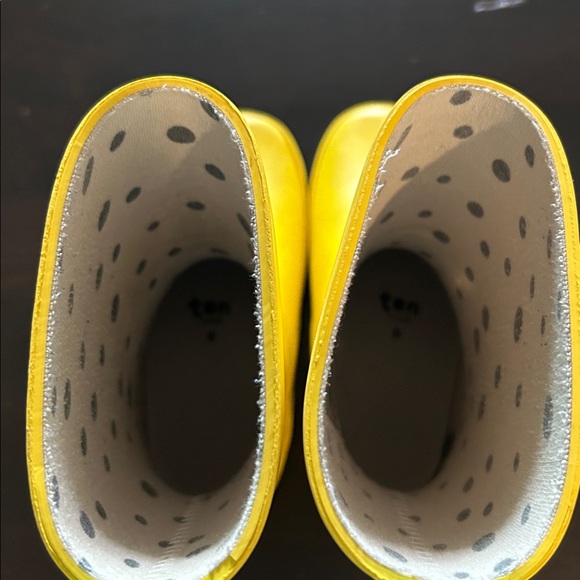 Ten Little Yellow Kids Rain Boots - Picture 4 of 5